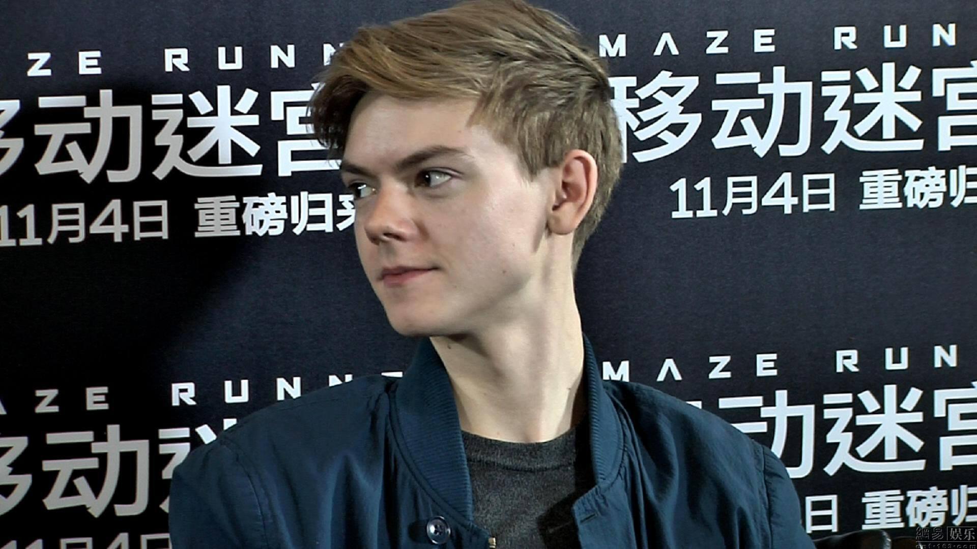 有两个睿智的人,只有一个活到了2里,那就是纽特,纽特在移动迷宫1里是