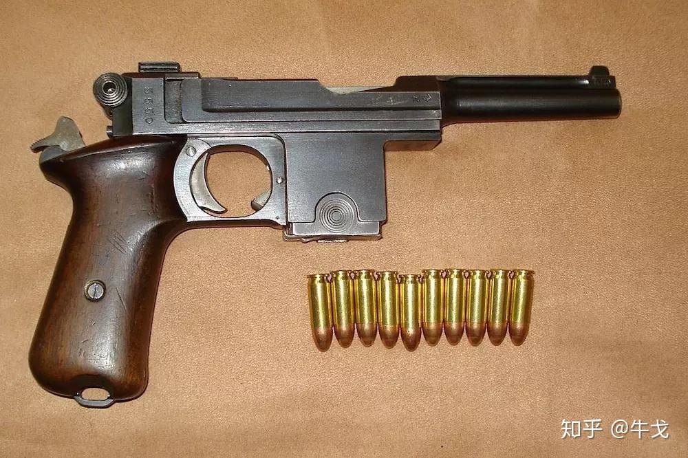 该枪与前期的m1910式相比,从外观上看几乎没有变化,如果不看铭文,我真