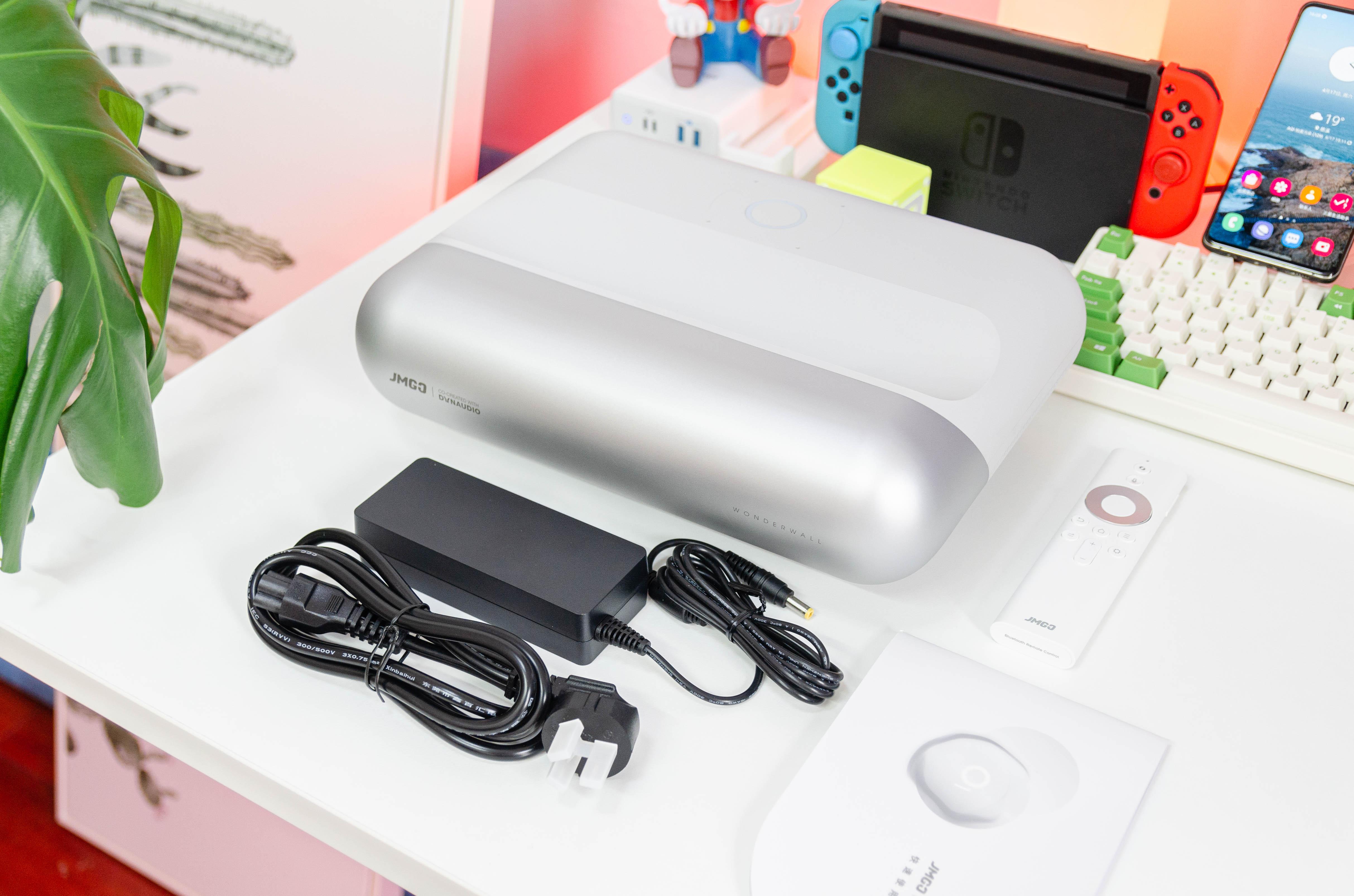 小空间投出大画面坚果智慧墙o1超近距投影体验