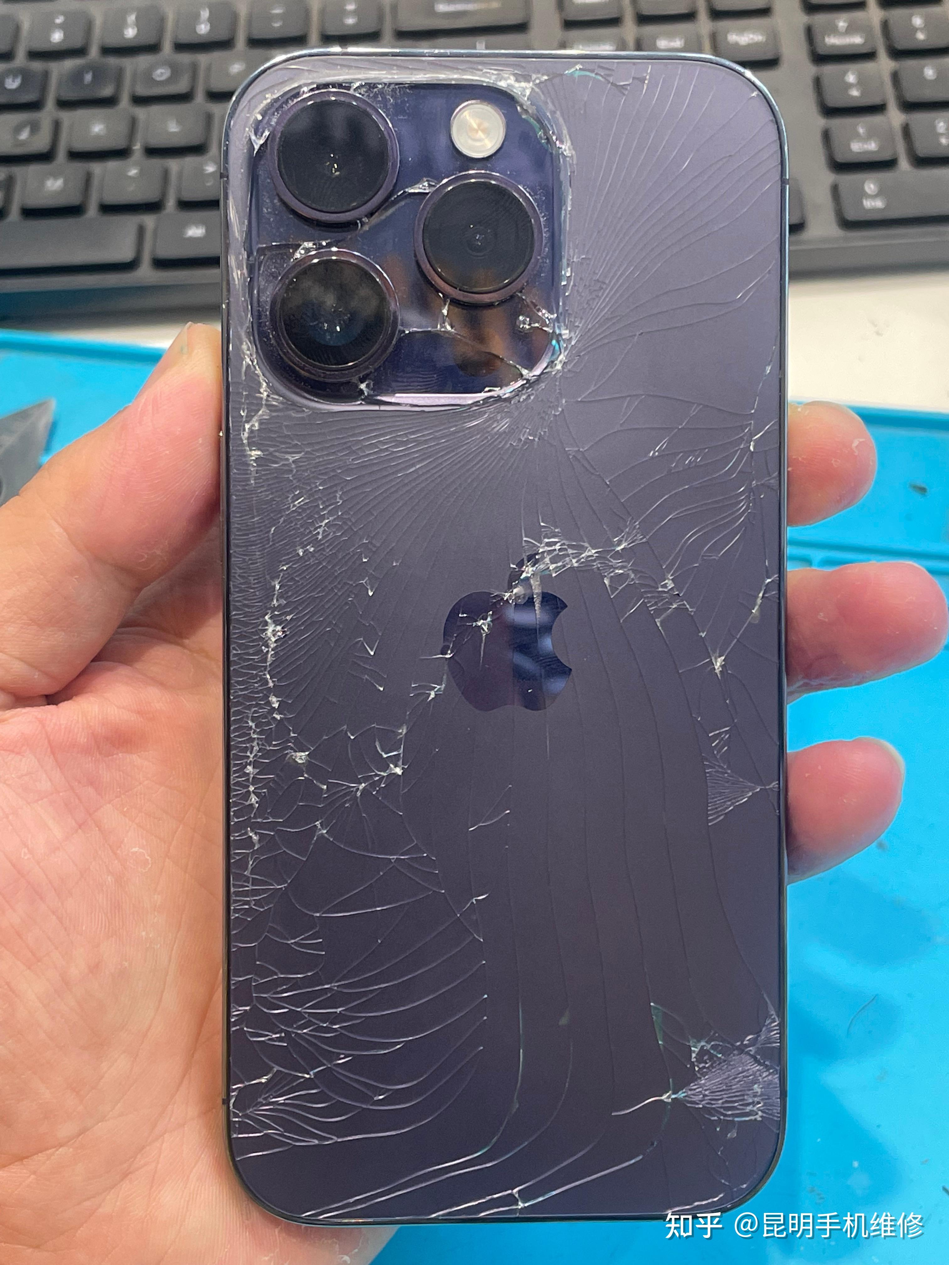 苹果手机后盖玻璃碎了多少钱？大孔后玻璃和小孔后玻璃有什么区别？ - 知乎