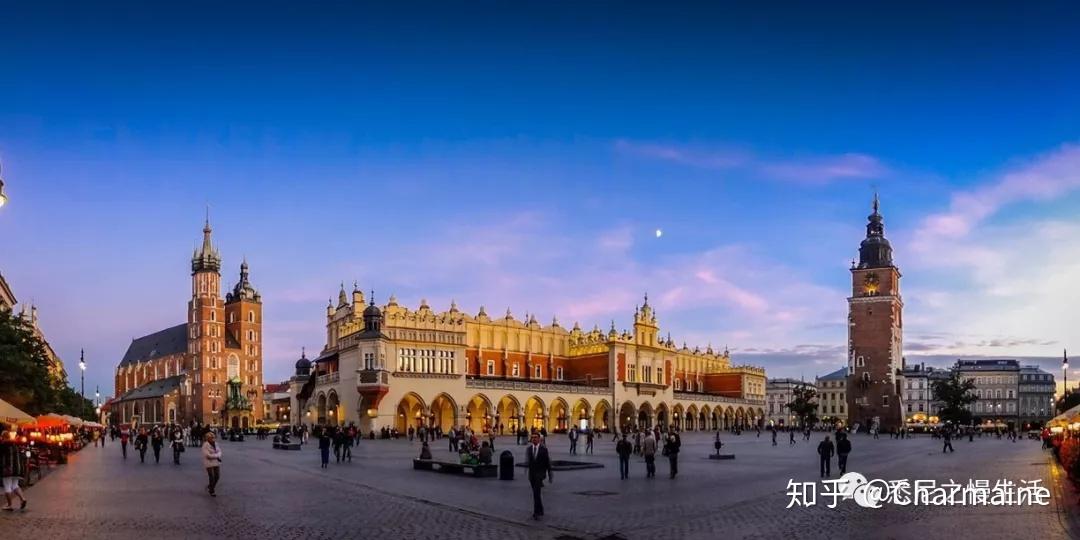 换个角度:下面这张照片是从圣玛丽大教堂上俯视main square:krakow是