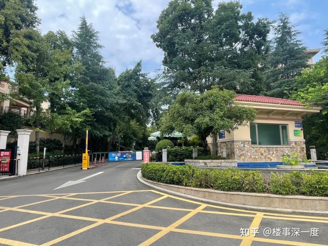 雅居乐花园:孤独大盘的体面 - 知乎