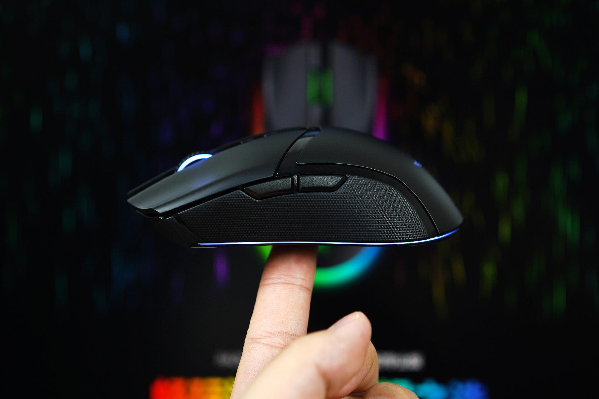 中小手玩家买哪款无线电竞鼠标雷蛇眼镜蛇专业版先来打个样