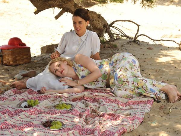 身份的变换让女主希拉的画风也发生了巨变, 从稚嫩的少女, 不仅在服饰