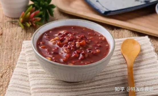 泡澡有什么功效 v2-8135eced9f324210a22e471a3e2b7315_r.jpg