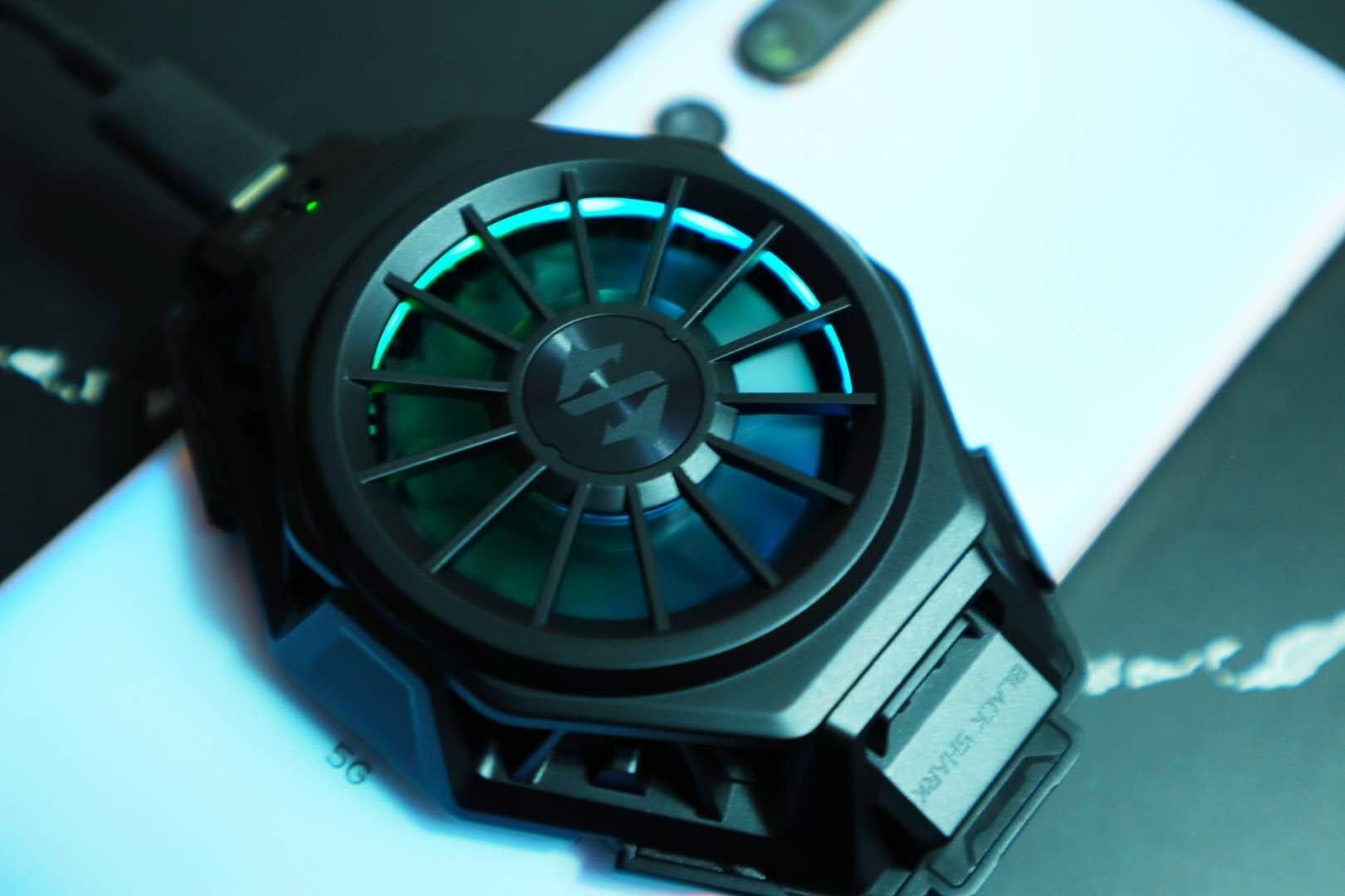 手机越玩越冰原来是有黑鲨散热背夹pro