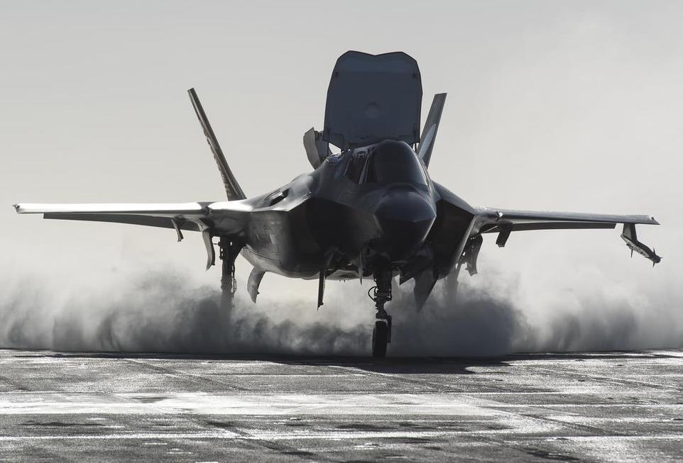 但是雅克-141后来并没有量产,雅克夫列夫设计局另外修改的雅克-143和