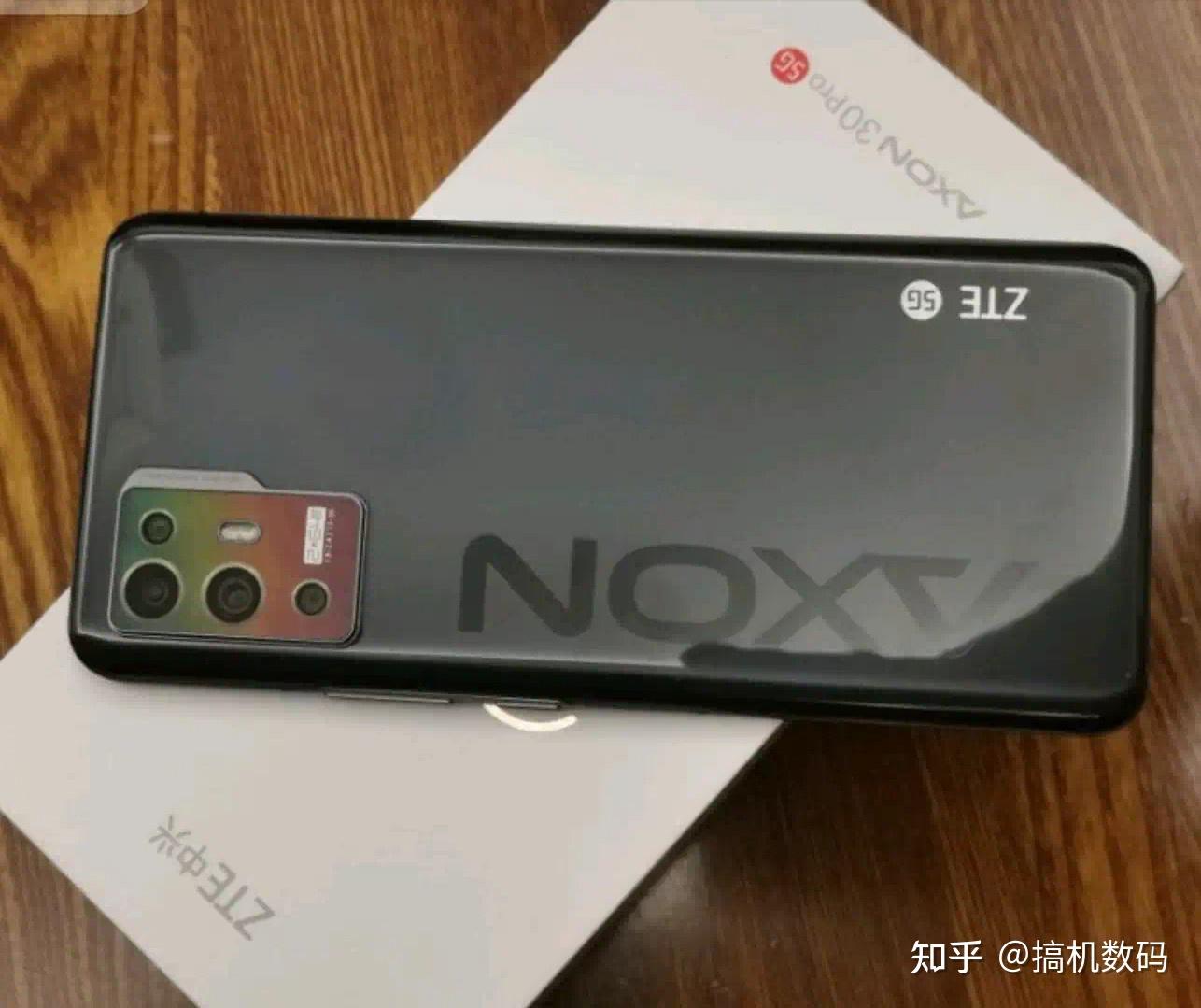 pro后置采用了同价位少有的双主摄方案,主摄是索尼imx682的6400万镜头