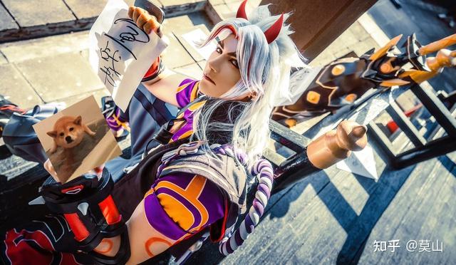 男coser挑战封神妲己这弯腰一爬把网友都吓坏了