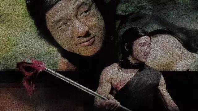 1976年《少林门》中的成龙还是这个画风:离开邵氏之后他去了嘉禾,在