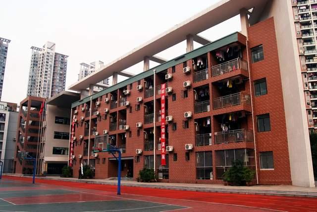 1,学校简介重庆市树人中学校(重庆八中阳光校区)是重庆八中参与举办的