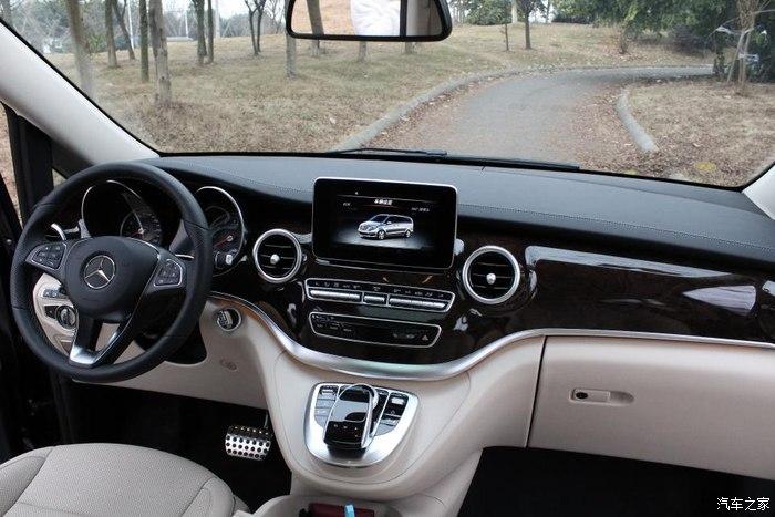 讲真的,看过的mpv也很多,但中控能有奔驰这么好看的绝对没有.