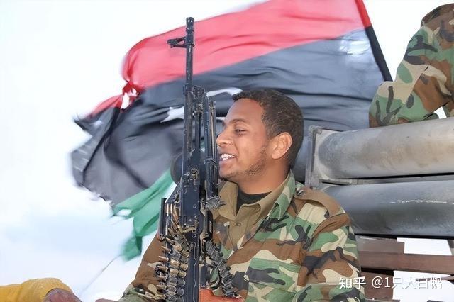 该士兵自称来自利比亚东部城市班加西,名为萨纳德·萨迪克·乌雷比