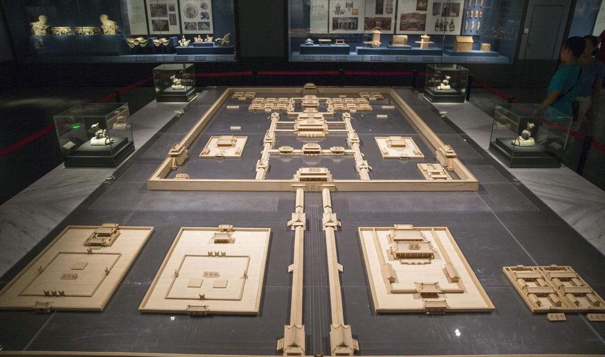 蜀王府修建于1385年,是明代各藩王府中最富丽的一座,虽然是王府,但其