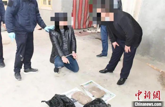 自治州公安局禁毒支队获悉,该州警方破获一起跨省跨区吸,制,贩毒团伙