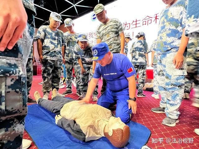 8月15日,米脂县红十字会,米脂县蓝天救援队在米脂中学开展"呵护生命,