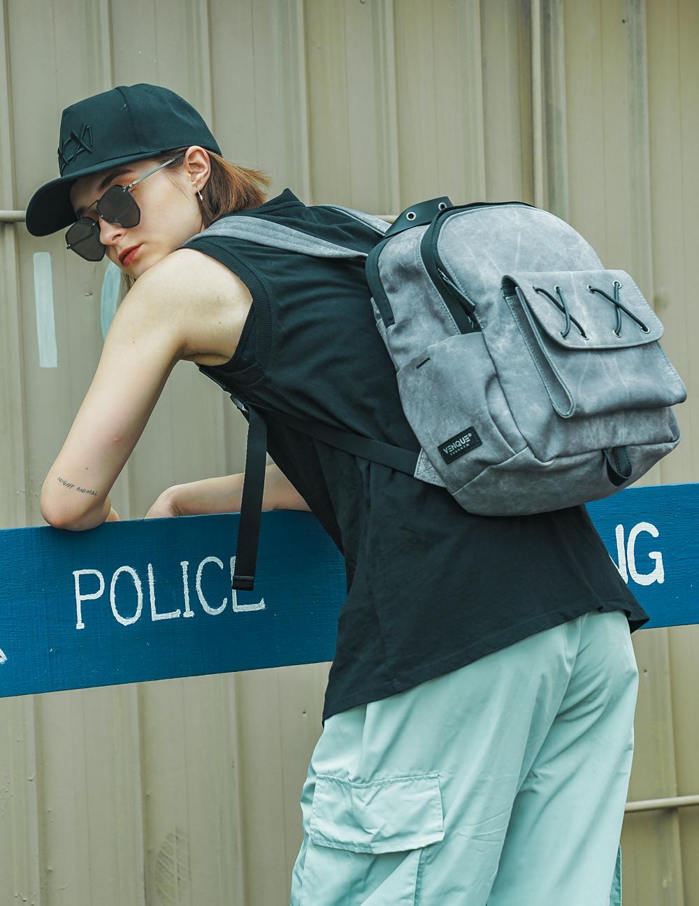 同款拍照双肩包 v2-81f40e5071791a7e9a4b35c7d30eb9b6_r.jpg