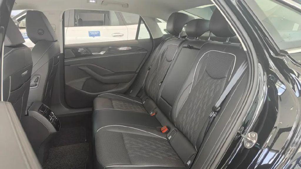 b级车标杆超值购,全新一代迈腾已到店!