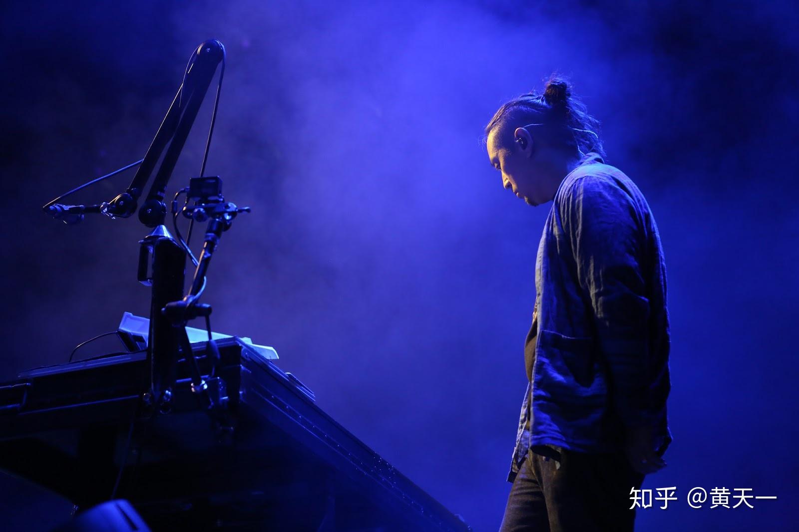 以下是joe hahn最常用的dj设备:1,rane ttm 57sl mixer2,native