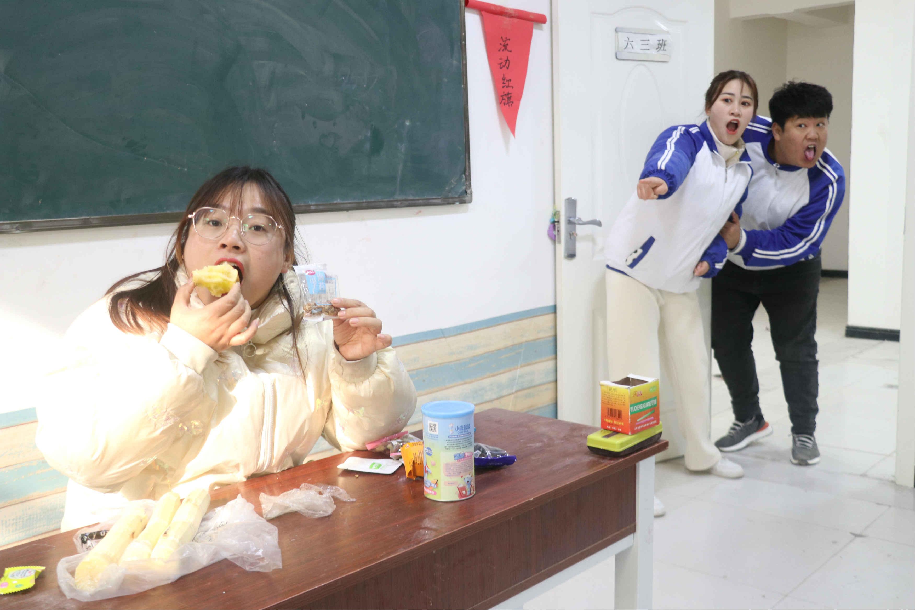 青春期4王小九把钱全花光准备去大公司找工作她能找到吗