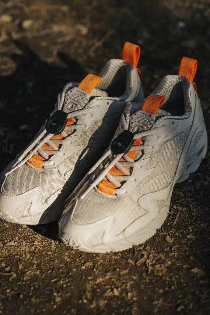 u1s1这双跑鞋真的很空山基