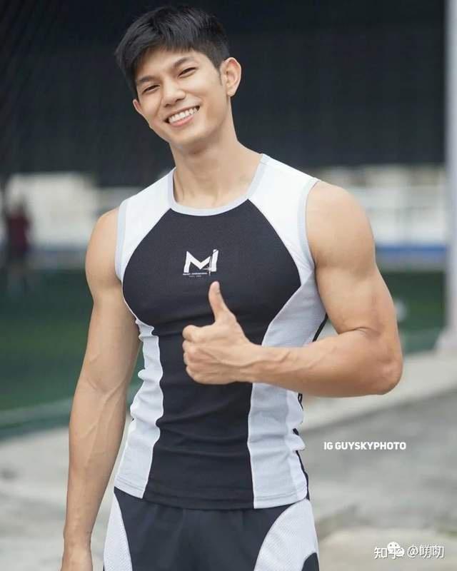 穿红泳裤的男模小哥拿下最佳身材奖撞脸炎亚纶许光汉太帅了