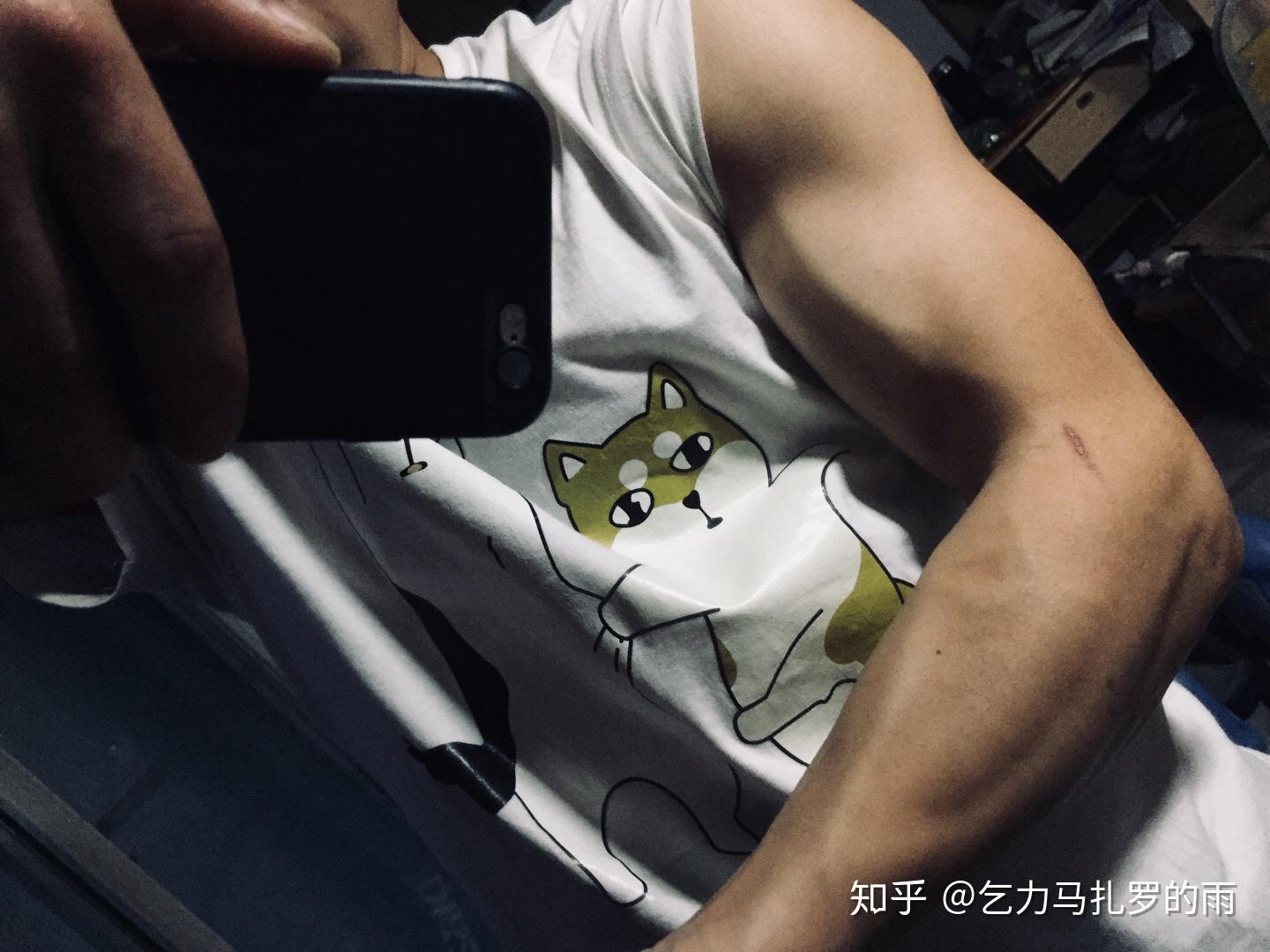 为什么很多肌肉男看不到腹肌? - 知乎