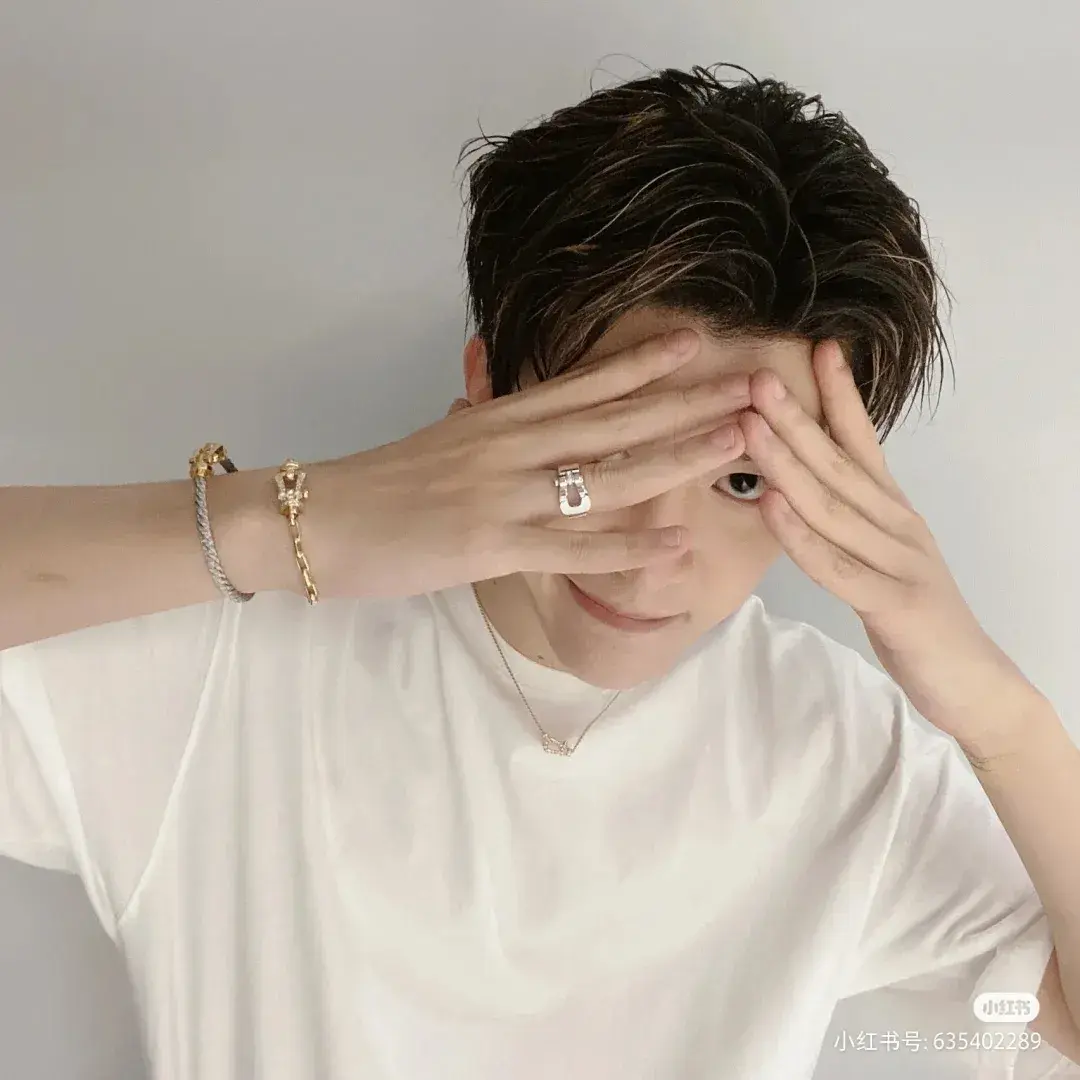 男生如何自拍才帅气?