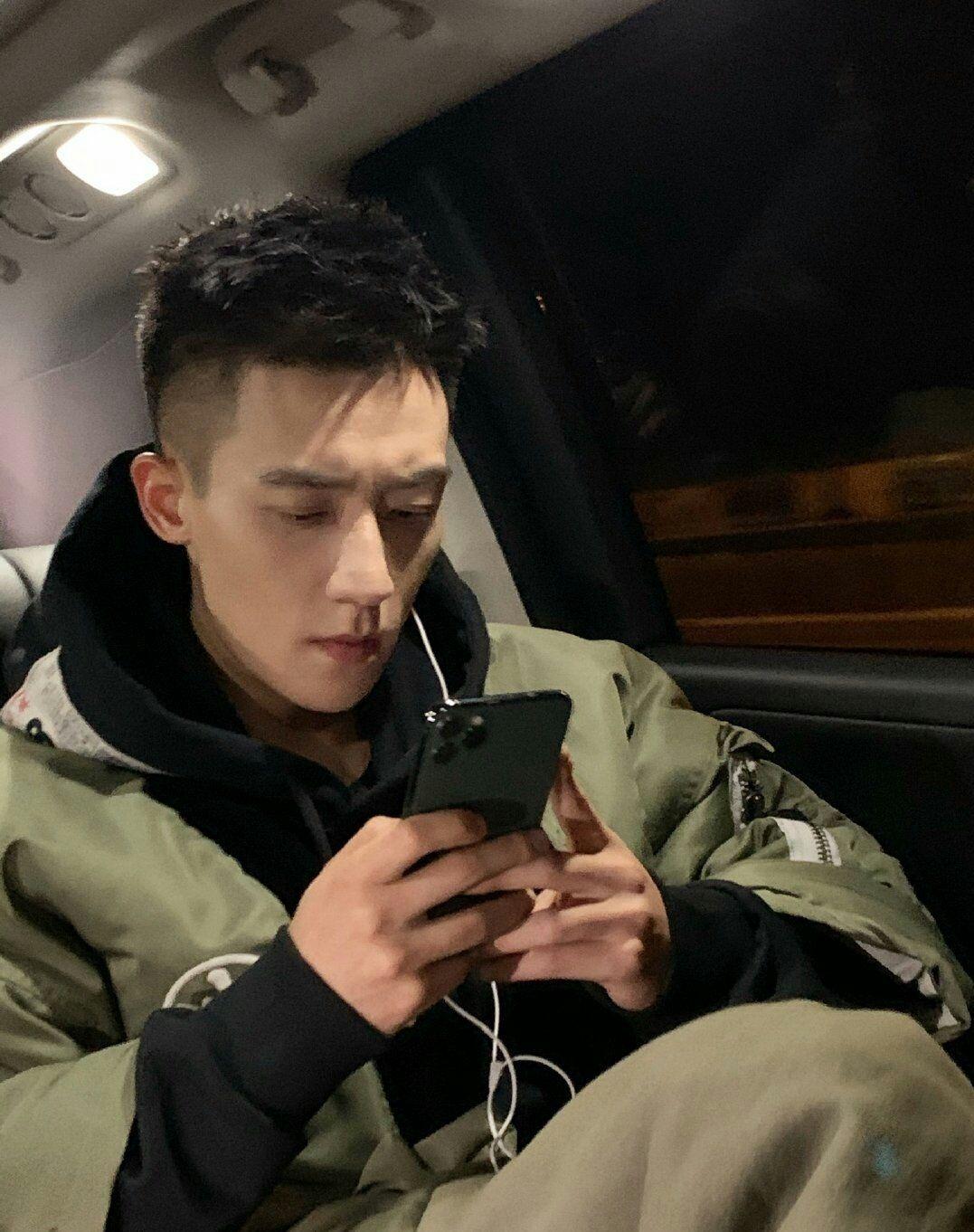 今天要去见宝贝了,天气真好呢 很多人说像这个谷嘉诚,我找了找图片