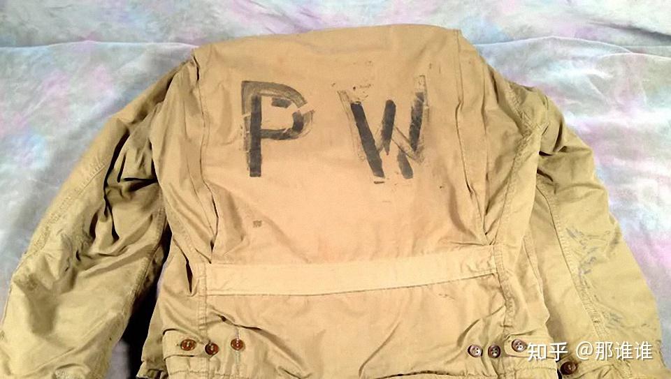 当年战俘穿的囚服12月23日,星期六,帕帕戈公园战俘营的德国战俘举行了