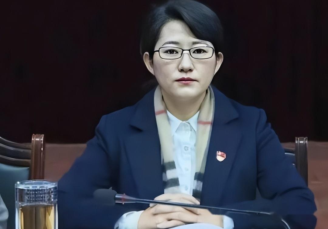可恨的是,庞新秀不仅蹭张桂梅的热度,甚至还私吞了国家拨付的扶贫款.