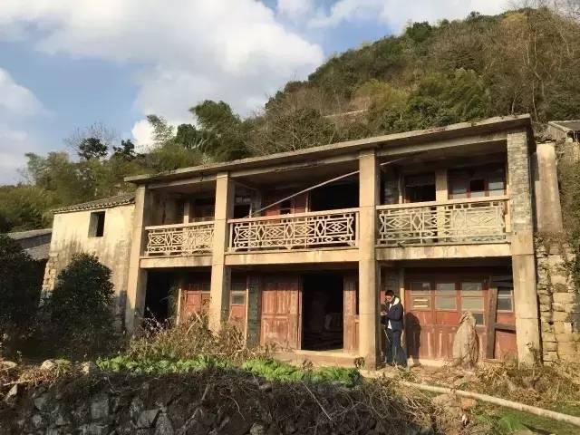 她花了2年时间将老宅改造成豪宅里面的院落美哭了我