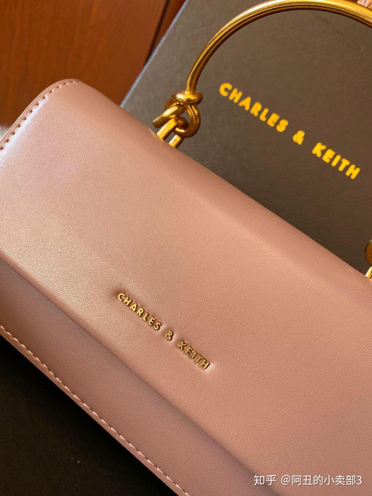 小ck扣子上的logo是什么样的