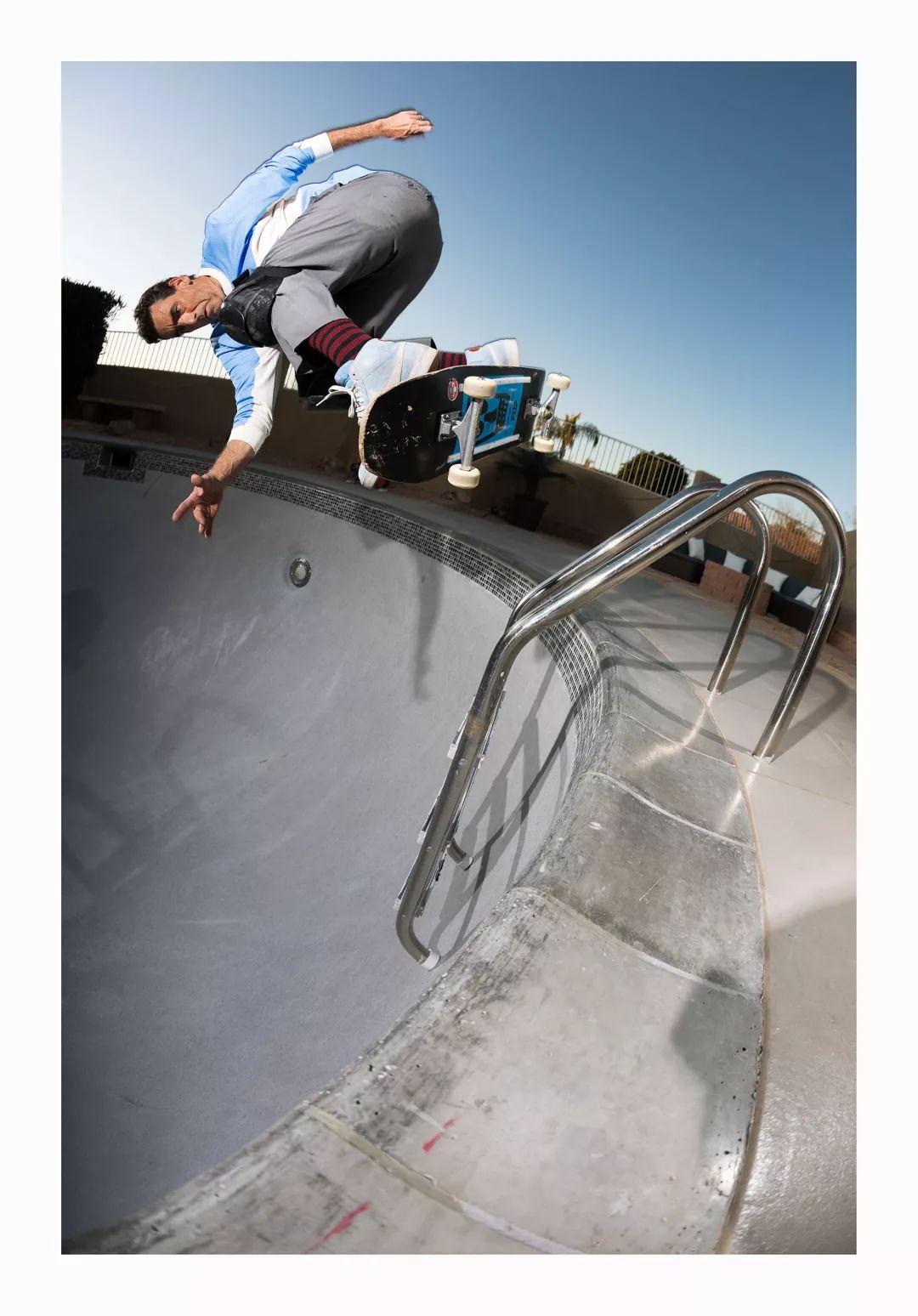 年过五旬的lance mountain依然能像年轻人一样在碗池中驰骋在长达四十