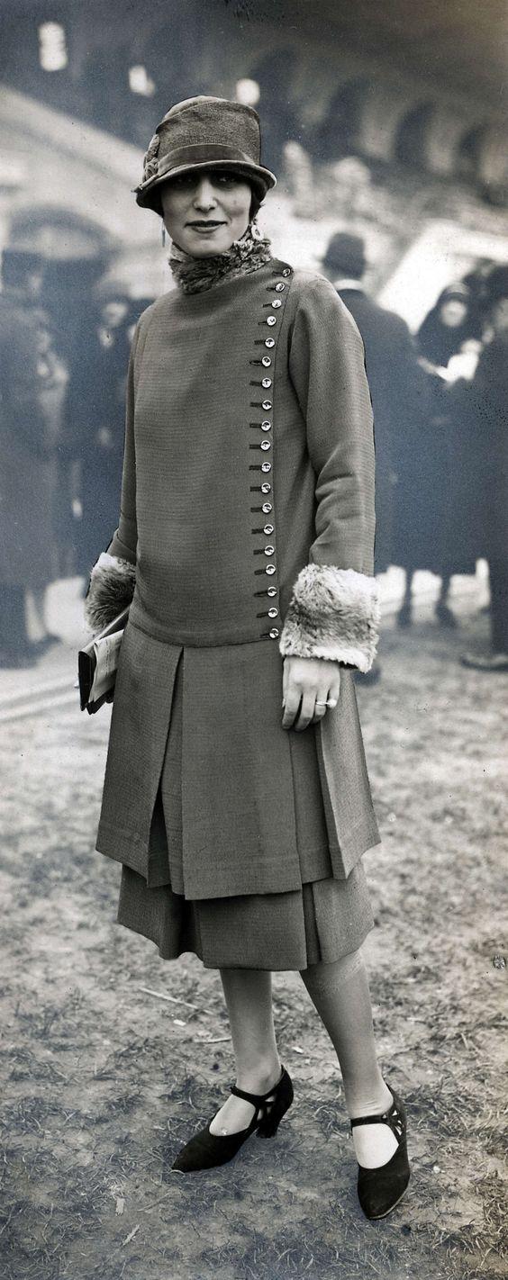 皮毛被修饰在领子, 袖口地方14) 皮毛大衣20年代进宫的发饰1920年代进