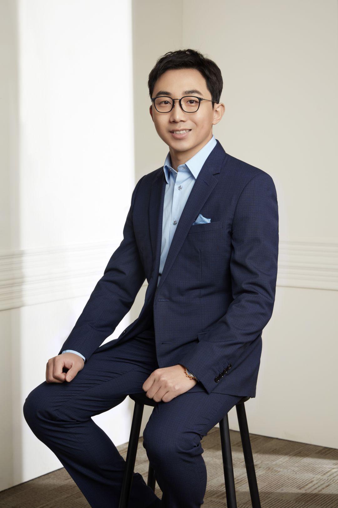 泡泡玛特旗下签约了如kenny,毕奇,龙家升等知名潮玩设计师,推出了众多