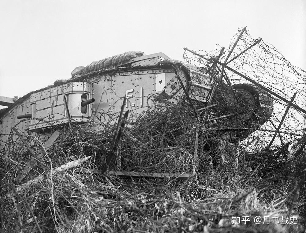 从农场到战场,逼得人类发明坦克的铁丝网到底有多难缠?