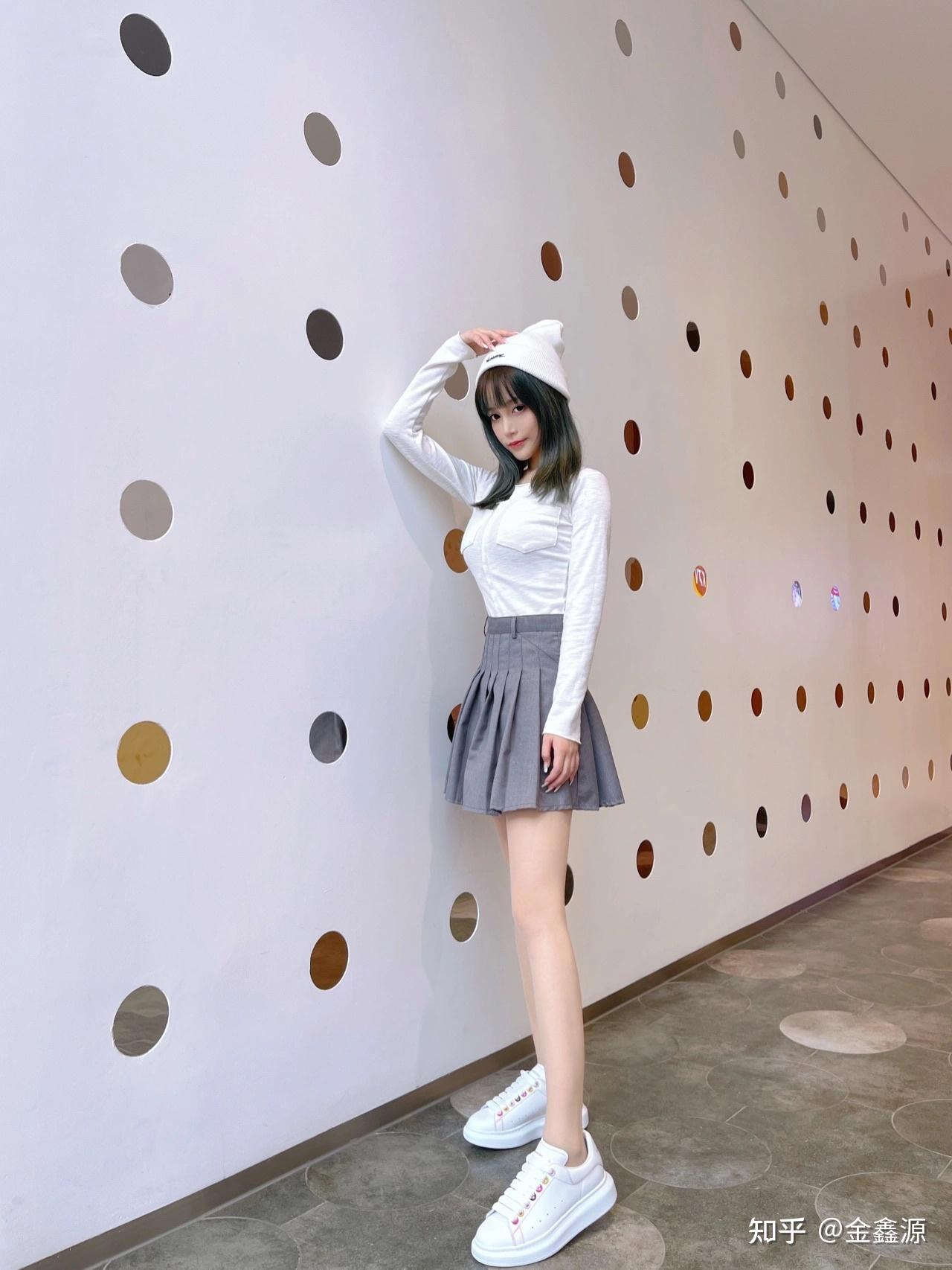 mcqueen厚底小白鞋分享各种配色尾巴亚历山大麦昆的休闲鞋