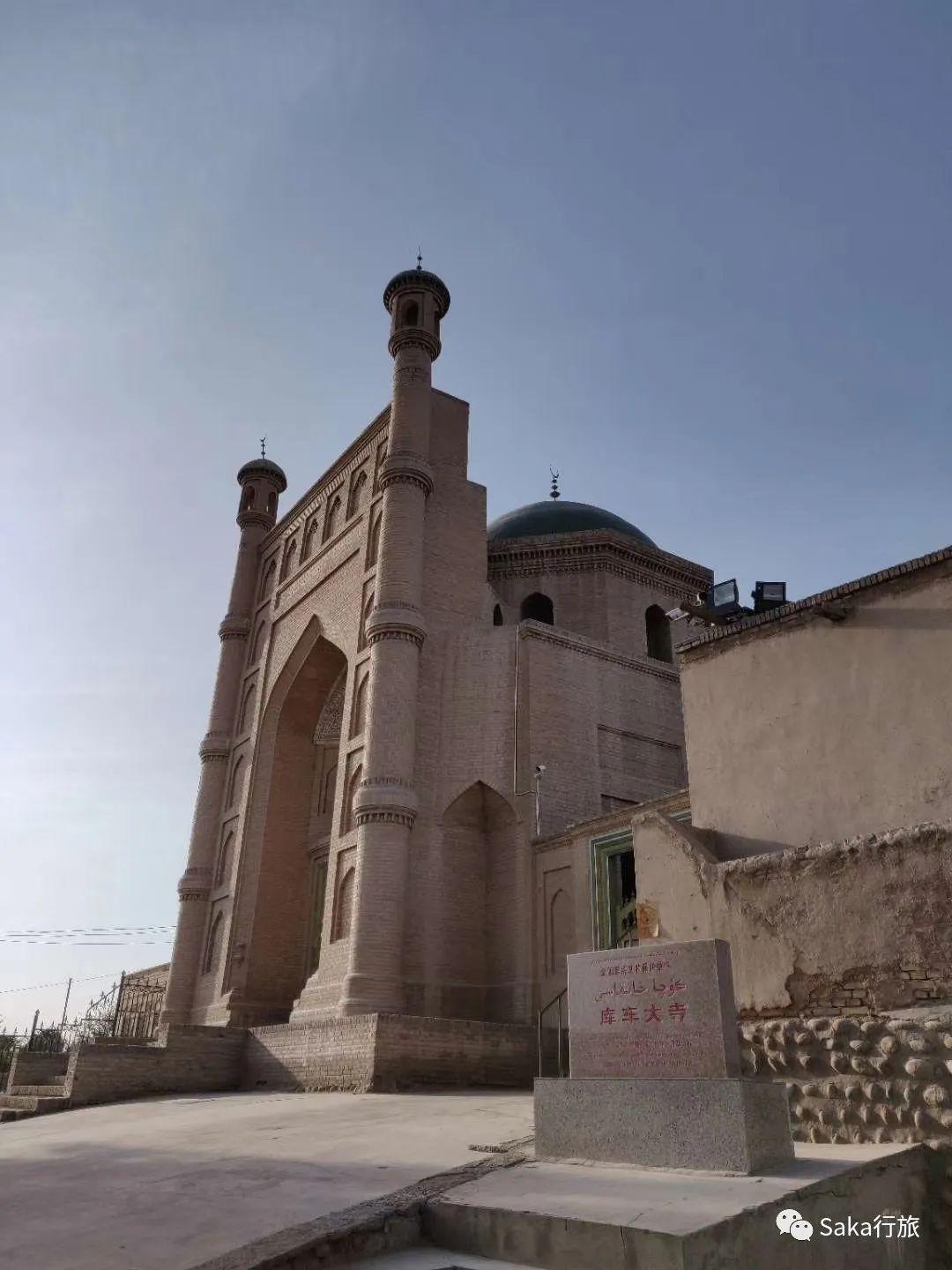 它是在波斯中亚伊斯兰建筑基础上融合了新疆本地建筑文化传统而创造出