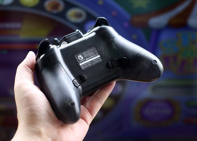 畅玩多平台游戏盖世小鸡t4pro手柄提升操控体验