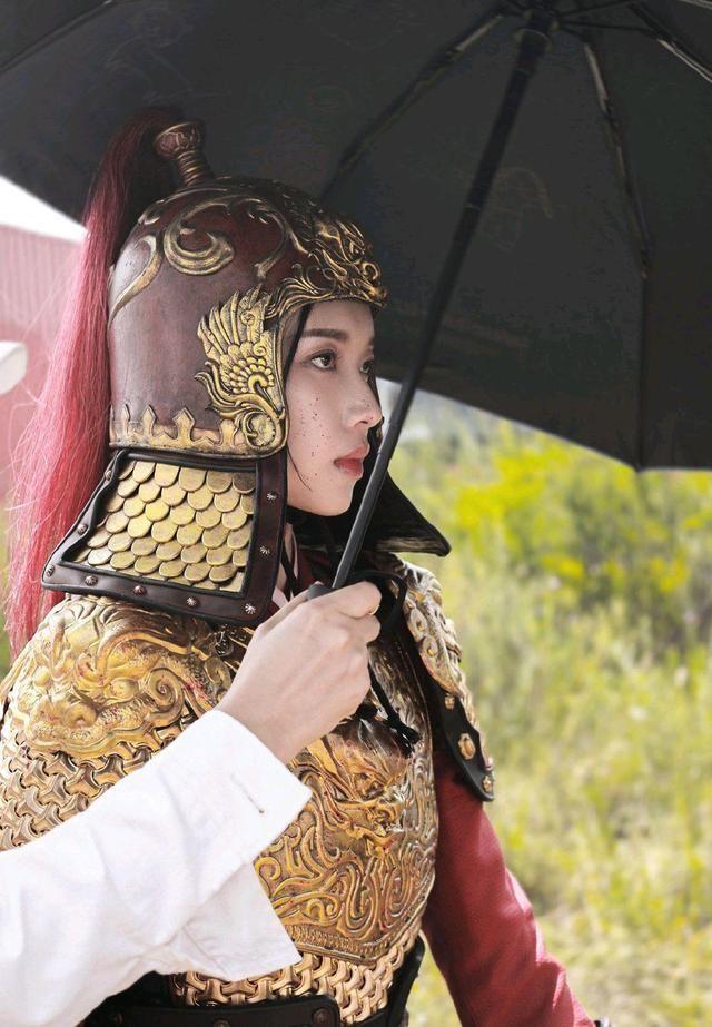 《天官赐福》白衣谢怜获认可,氛围感拉满,好还原动漫造型 - 知乎