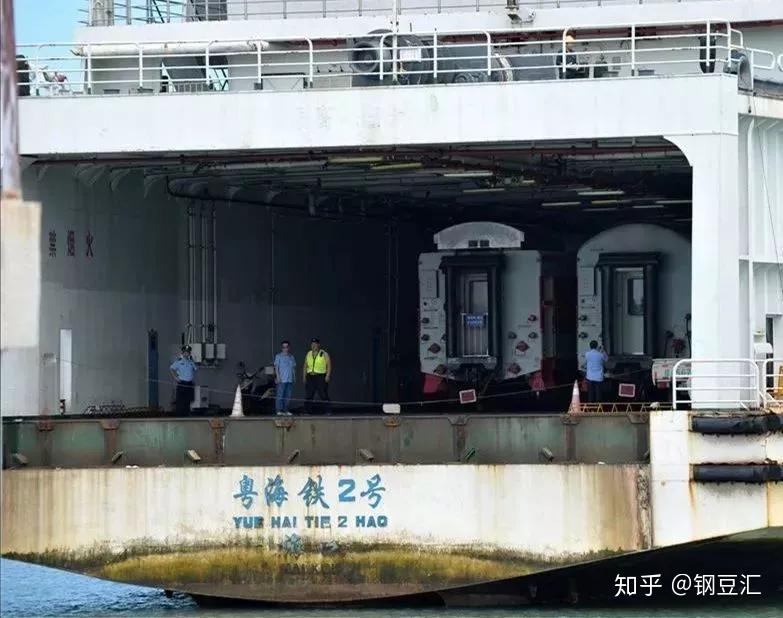 这条粤海铁路的成功,离不开它的2位神力小伙伴之一的摆渡火车——"
