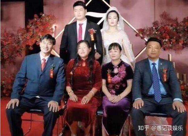 朱之文百万儿媳回婆家，一身名牌很神气，下地看望公公不换装 - 知乎
