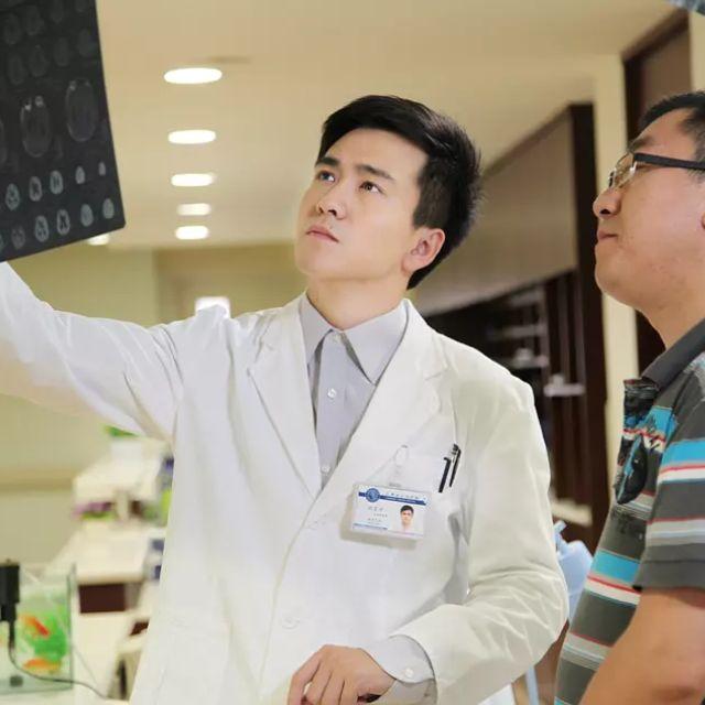 骨科医生王杨雨凡,网球肘往往是上图所示  x 的区域有固定的压痛点