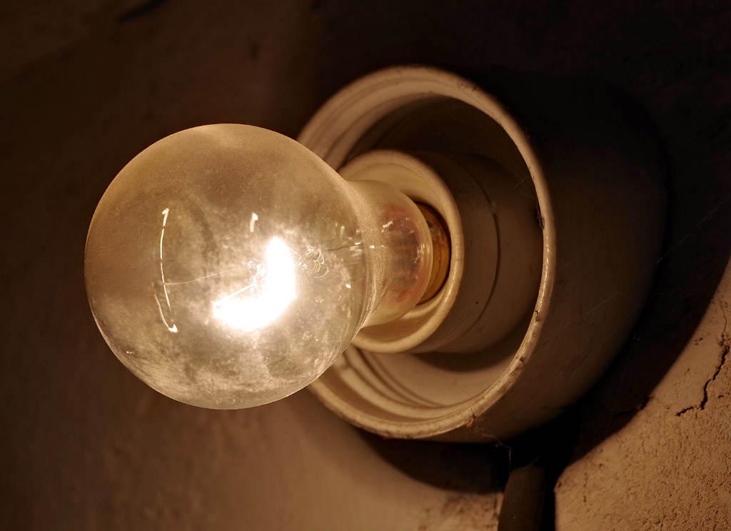 瓦特没有发明蒸汽机爱迪生没有发明电灯那它们是谁发明的