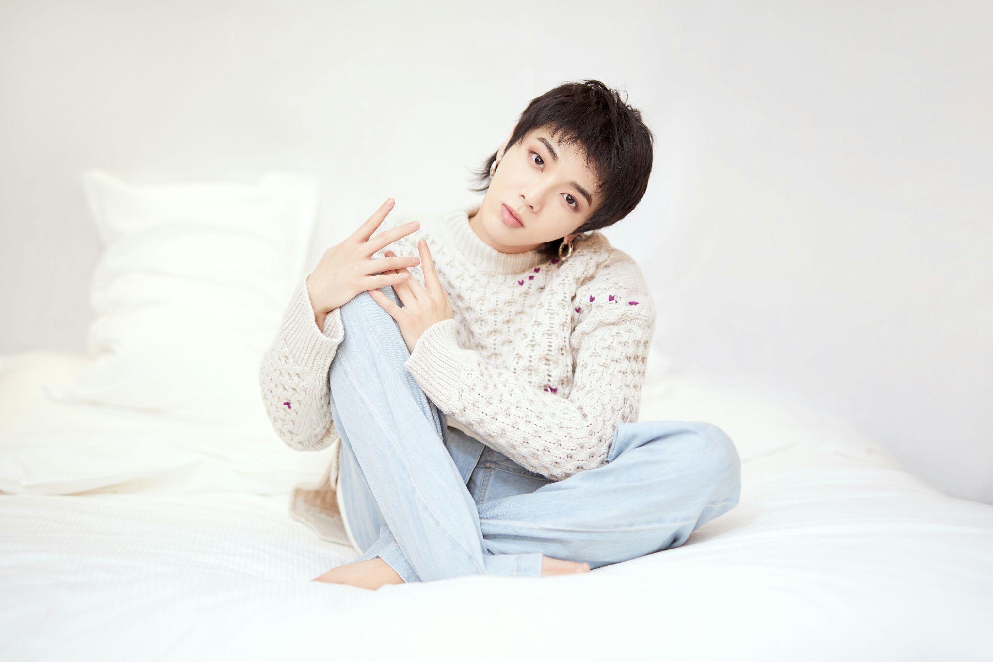 有哪些好看的华晨宇照片无水印的