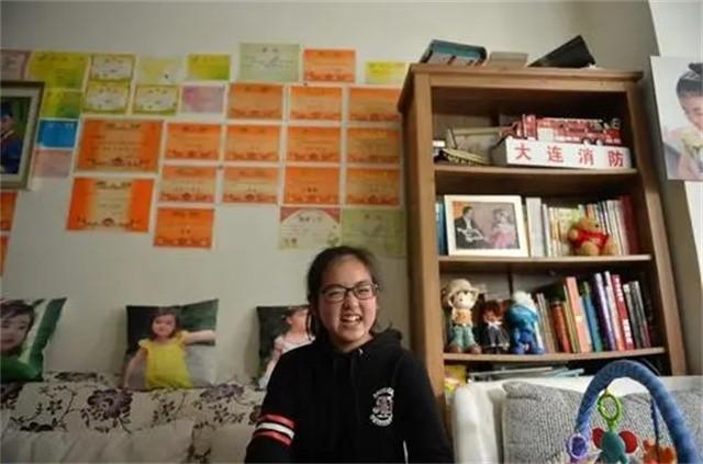 当初宋馨懿痛失双亲,她的爷爷奶奶年事已高,小孙女未来的去处如何成了