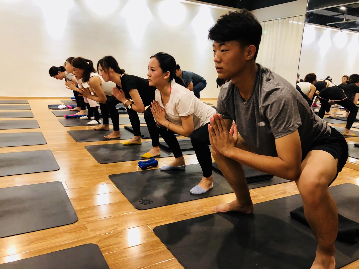 tb瑜伽68期学员集中训练中