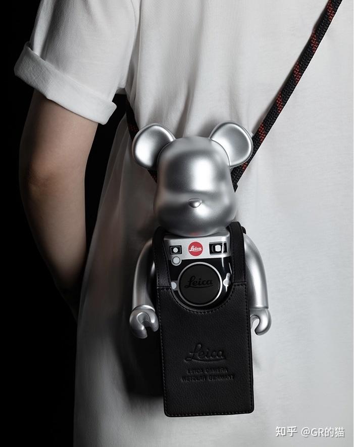可以把熊装包里带出门遛遛啦!·这款 的设计来源就是徕卡经