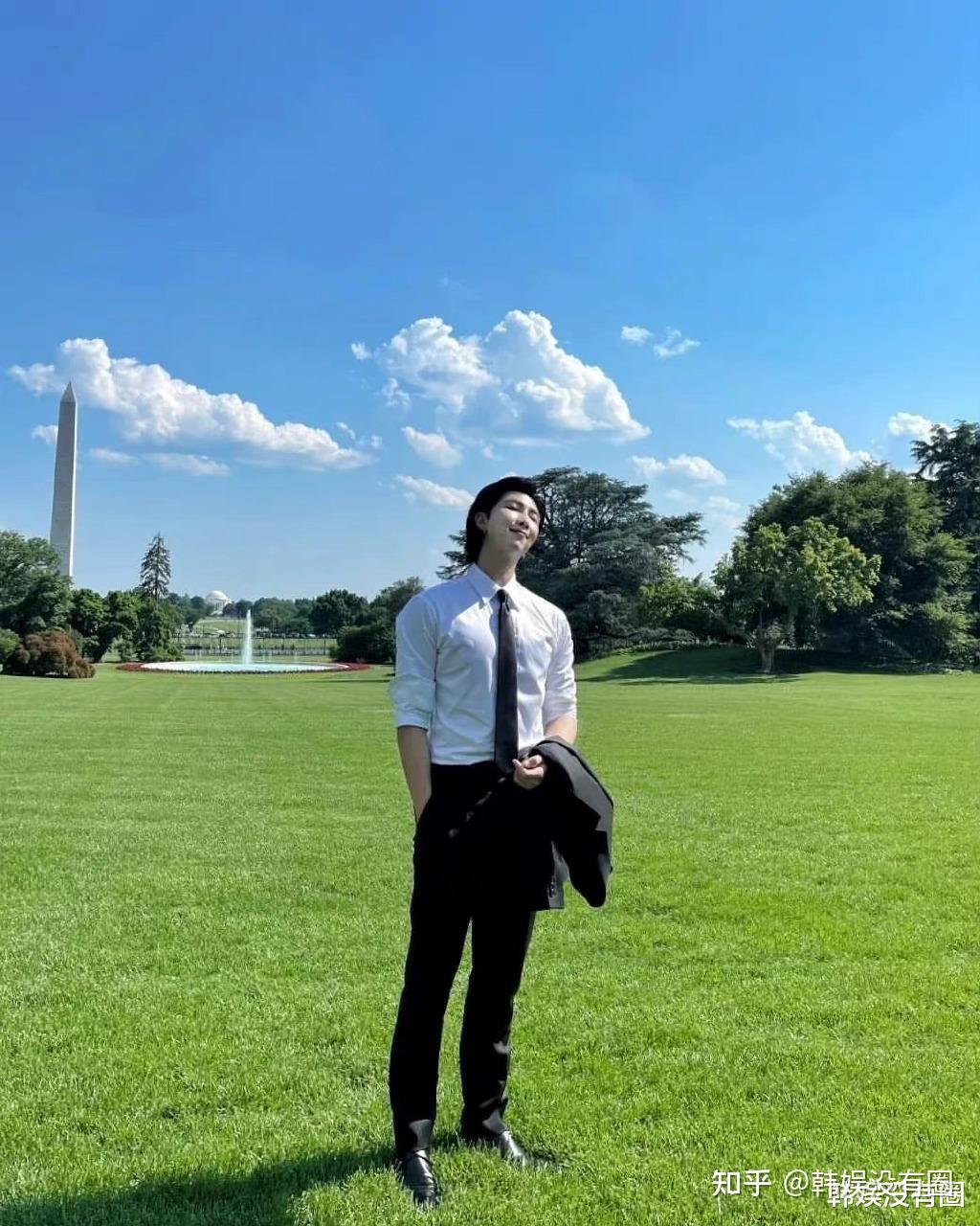 防弹少年团金南俊晒白宫认证照粉丝帅死了
